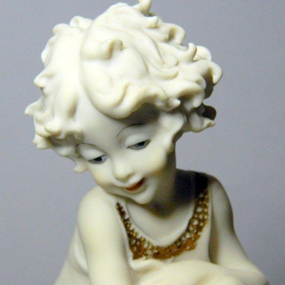 Vintage Giuseppe Armani Figurine The Pretty Duckling Dated 1986